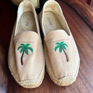 Soludos Safari Tan Palm Tree Smoking Espadrille Slipper Flats
